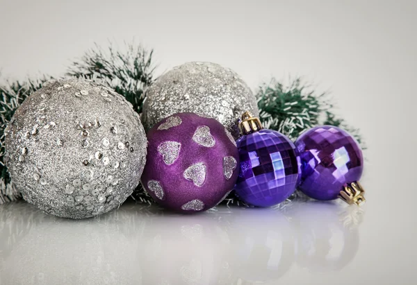 Kaart met kerstballen. Gelukkig Nieuwjaar — Stockfoto