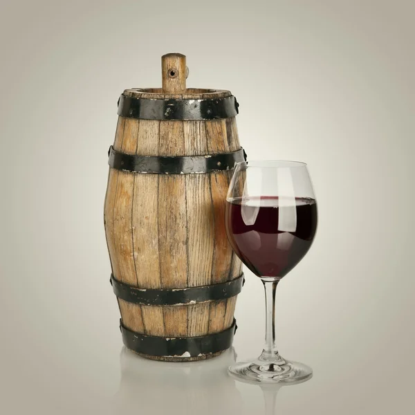 Red wine and wooden barrel isolated — Stock Photo, Image