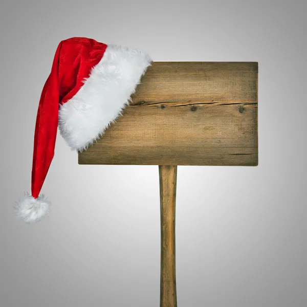 木路标志与孤立在白色背景上的圣诞老人帽子 — 图库照片