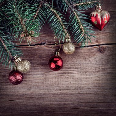 ahşap tahta oyuncaklar ile Noel yeşil çam ağacı. Yeni yıl arka plan