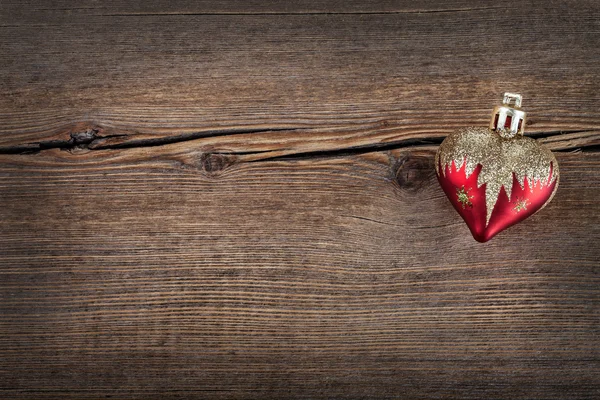 Concepto de Navidad (decoración). Corazón sobre fondo de madera rústico (textura) de cerca, fondo de pantalla estilo retro. Día de San Valentín —  Fotos de Stock