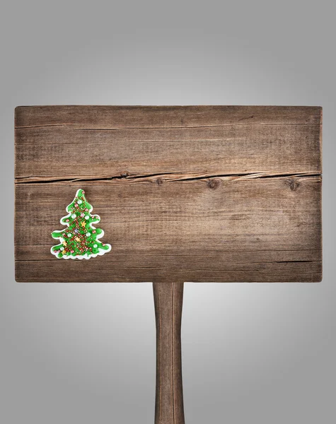Groene fir kerstboom op een houten bord. Nieuwjaar achtergrond — Stockfoto