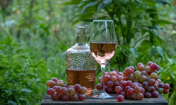 Pouring Rose Wine Bottle Glass Table Pink Grapes Grape Harvest — Stock Photo, Image