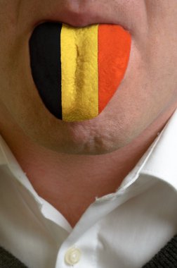 lengua de hombre pintado en Bélgica bandera que simboliza al conocimiento a s