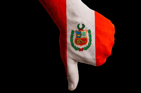 Перу национальный флаг большой палец вниз жест за провал, сделанный с Хань — стоковое фото