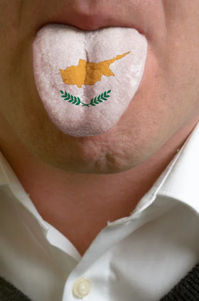 Man tongue painted in cyprus flag symbolizing to knowledge to sp — Stock Photo, Image