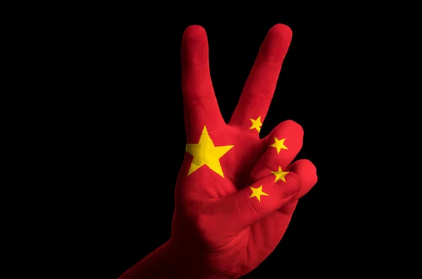 中国国旗两个手指放在为胜利和胜利者的姿态 — 图库照片