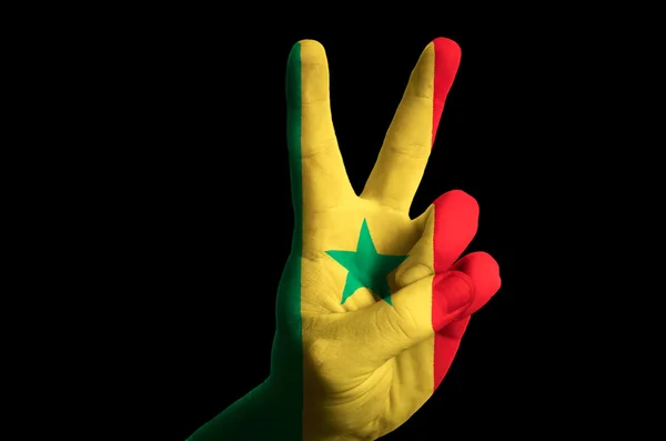 塞内加尔国旗两个手指放在为胜利和 winn 姿态 — 图库照片