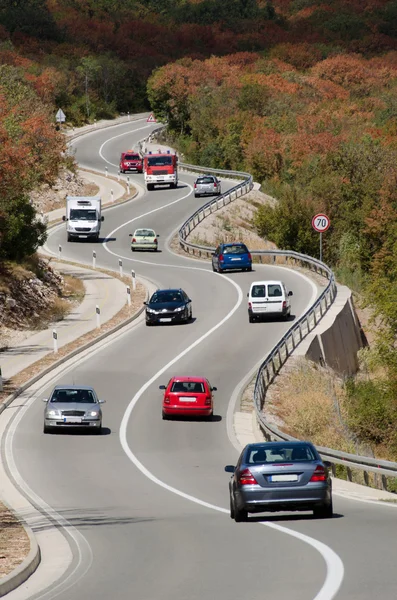 波状高速道路上のトラフィック — ストック写真