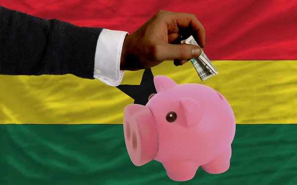 Dollar till rika piggy bank och nationella flagga ghana — Stockfoto