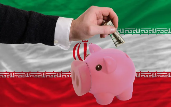 Dollar in piggy rijke bank en de nationale vlag van iran — Stockfoto