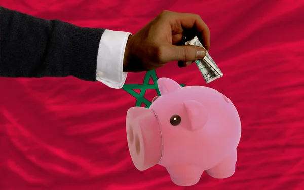 Dollar till rika piggy bank och nationella flagga Marocko — Stockfoto