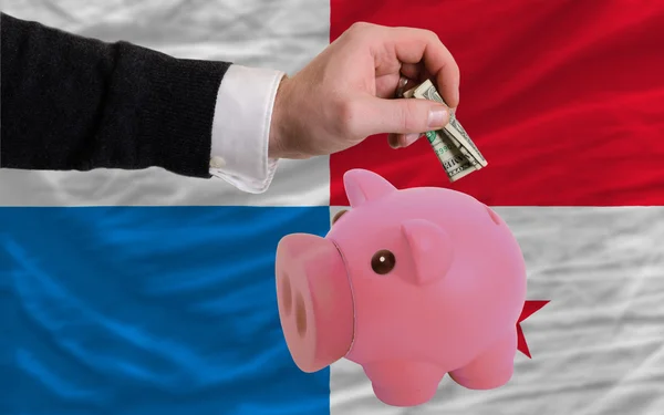 Dollar till rika piggy bank och nationella flagga panama — Stockfoto