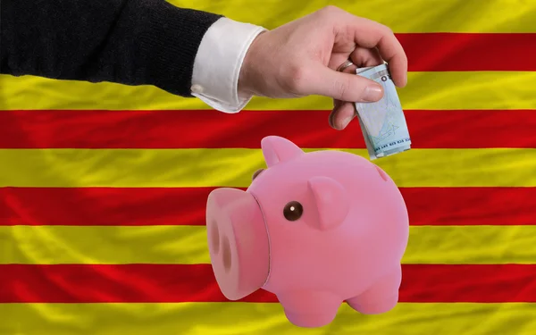 Finansiering euro i piggy rika bank nationella flagga i Katalonien — Stockfoto