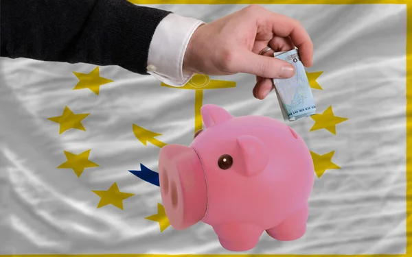 Finansiering euro i piggy rika bank amerikansk flagg av rhod — Stockfoto