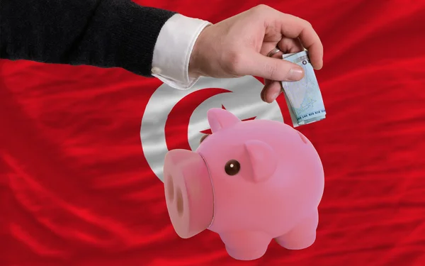 Finansiering euro i piggy rika bank medborgare sjunker av Tunisien — Stockfoto