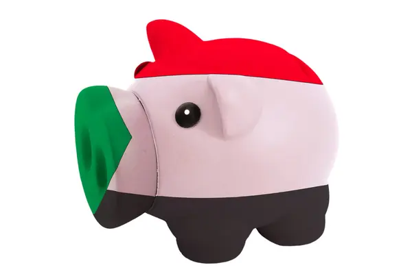 Piggy rijke bank in kleuren nationale vlag van Soedan voor opslaan — Stockfoto