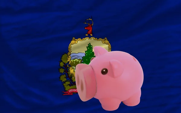 Zengin Piggy banka ve vermont Amerikan Devlet bayrağı — Stok fotoğraf