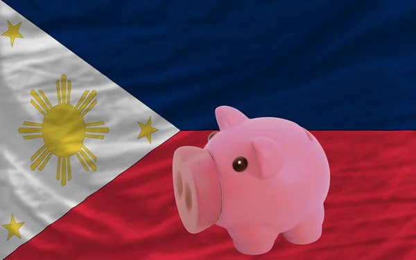 Prasátko bohaté banky a státní vlajka Filipíny — Stock fotografie