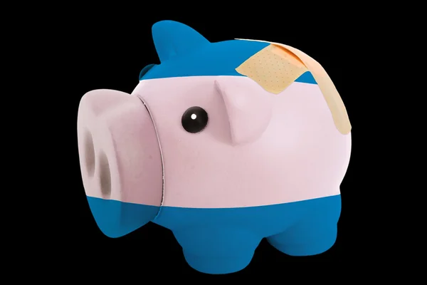 Failliete piggy rijke bank in de kleuren van de nationale vlag van el salvad — Stockfoto