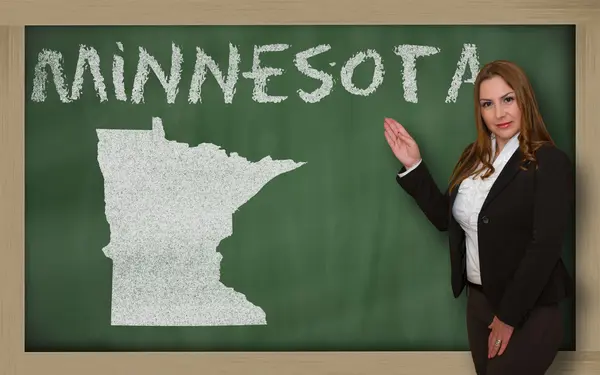 Učitel zobrazeno mapa minnesota na tabuli — Stock fotografie