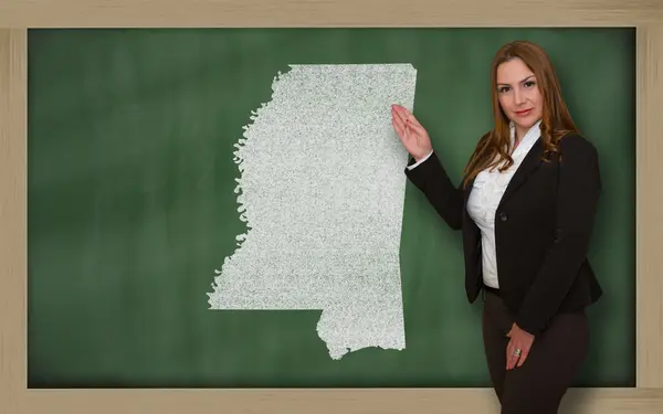 Professor mostrando mapa de mississippi em quadro-negro — Fotografia de Stock