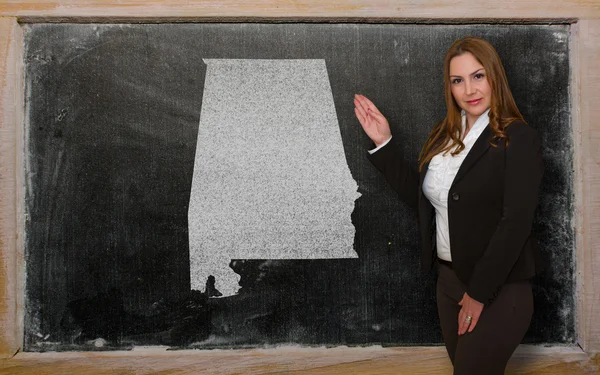 Teacher showing map of alabama on blackboard — Stock Photo, Image