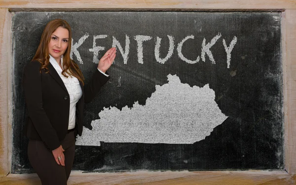 Teacher showing map of kentucky on blackboard — Stock Photo, Image