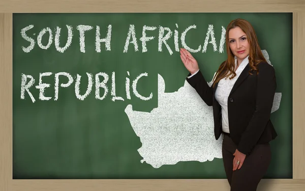 Teacher showing map of south africa on blackboard — Stock Photo, Image