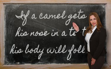 öğretmen bir deve çadırda, onun vücut wil burnunu alır gösterilen