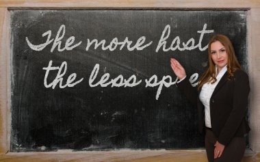 öğretmen daha fazla acele gösterilen yazı tahtası üzerinde az hızlı