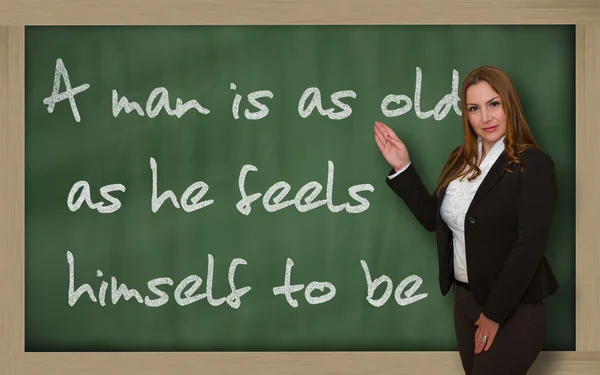 Lehrer zeigt, dass ein Mann so alt ist, wie er sich selbst fühlt — Stockfoto