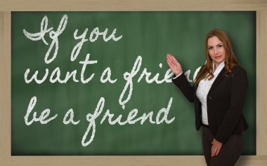 öğretmen gösteren bir arkadaş istersen, bir arkadaşım karatahta üzerinde olması