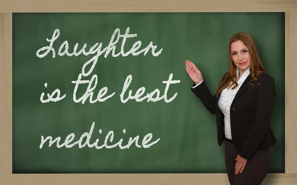 Nauczyciel Wyświetlono śmiech jest najlepszym lekiem na tablica — Zdjęcie stockowe