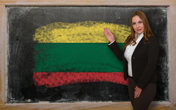 Teacher showing flag ofLithuania on blackboard for presentation — Stock Photo, Image