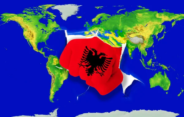 Vuist in kleur nationale vlag van Albanië ponsen wereldkaart — Stockfoto