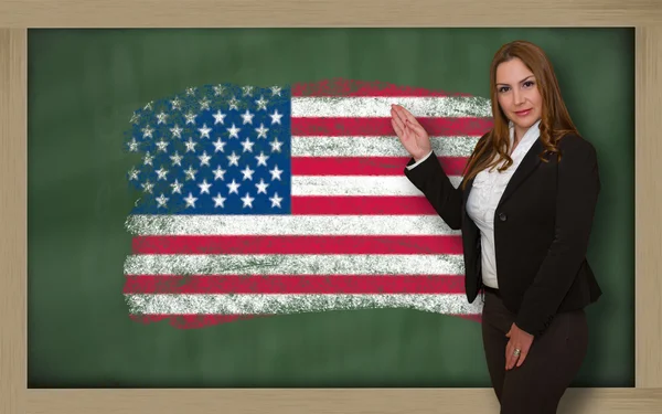 Nauczyciel przedstawiający flaga ofamerica tablica dla prezentacji ma — Zdjęcie stockowe