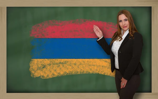 Teacher showing flag ofarmenia on blackboard for presentation ma — Stock Photo, Image