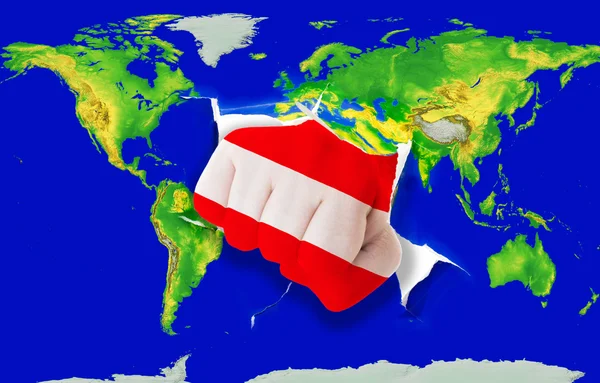 Puño en color bandera nacional de austria perforación mapa del mundo — Foto de Stock