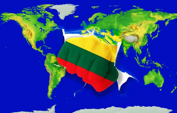 Vuist in kleur nationale vlag van Litouwen ponsen wereldkaart — Stockfoto