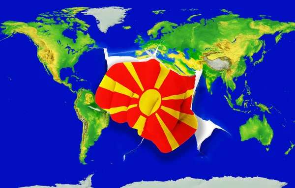 Punho na cor bandeira nacional da macedônia perfuração mapa do mundo — Fotografia de Stock