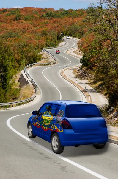 Auto su strada in bandiera dello stato americano di colori pennsylvania — Foto Stock