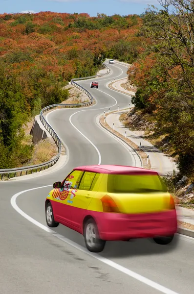 Samochód na drodze w kolorach — Zdjęcie stockowe