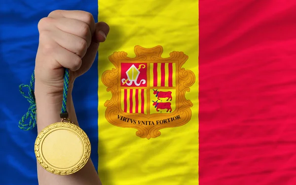 Medalha de ouro por desporto e bandeira nacional de andorra — Fotografia de Stock