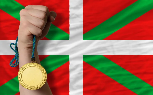 Gouden medaille voor sport en nationale vlag van van Baskische — Stockfoto
