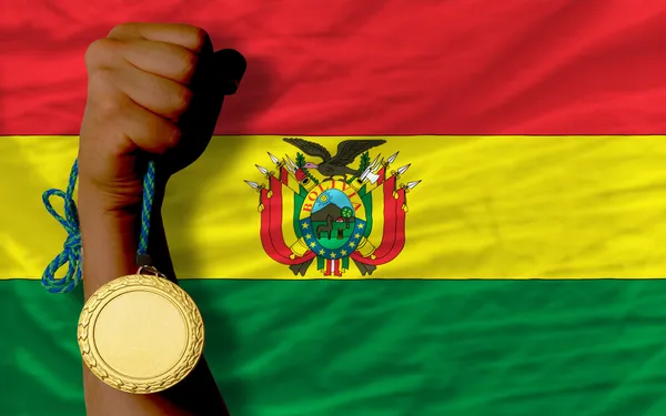 Zlatá medaile pro sport a státní vlajky Bolívie — Stock fotografie