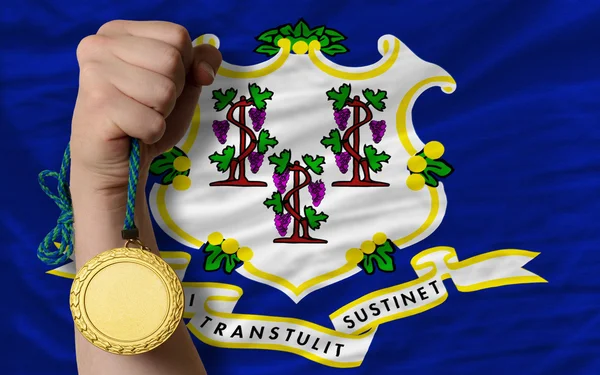 Medalha de ouro por esporte e bandeira do estado americano de connecticut — Fotografia de Stock