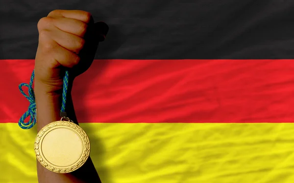 Zlatá medaile pro sport a státní vlajka Německa — Stock fotografie