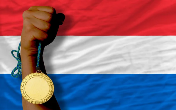 Medalla de oro para el deporte y la bandera nacional de Holanda —  Fotos de Stock