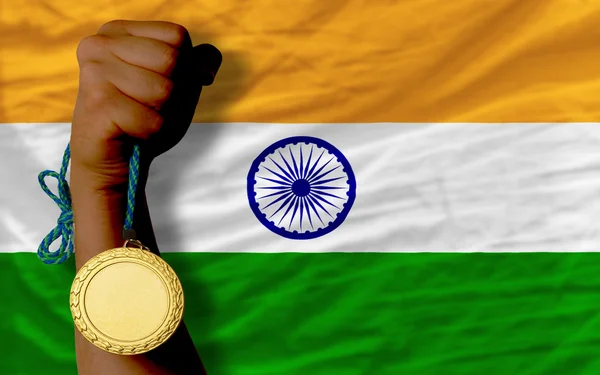 Medalha de ouro para esporte e bandeira nacional da Índia — Fotografia de Stock
